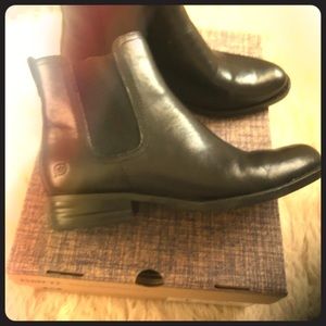 Brand new Born Casco Chelsea boots